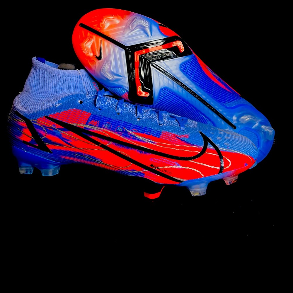 Brand New Cleats 
Nike Mercurial Superfly Élite 
Size 41 
Size 8 US 
Never Use